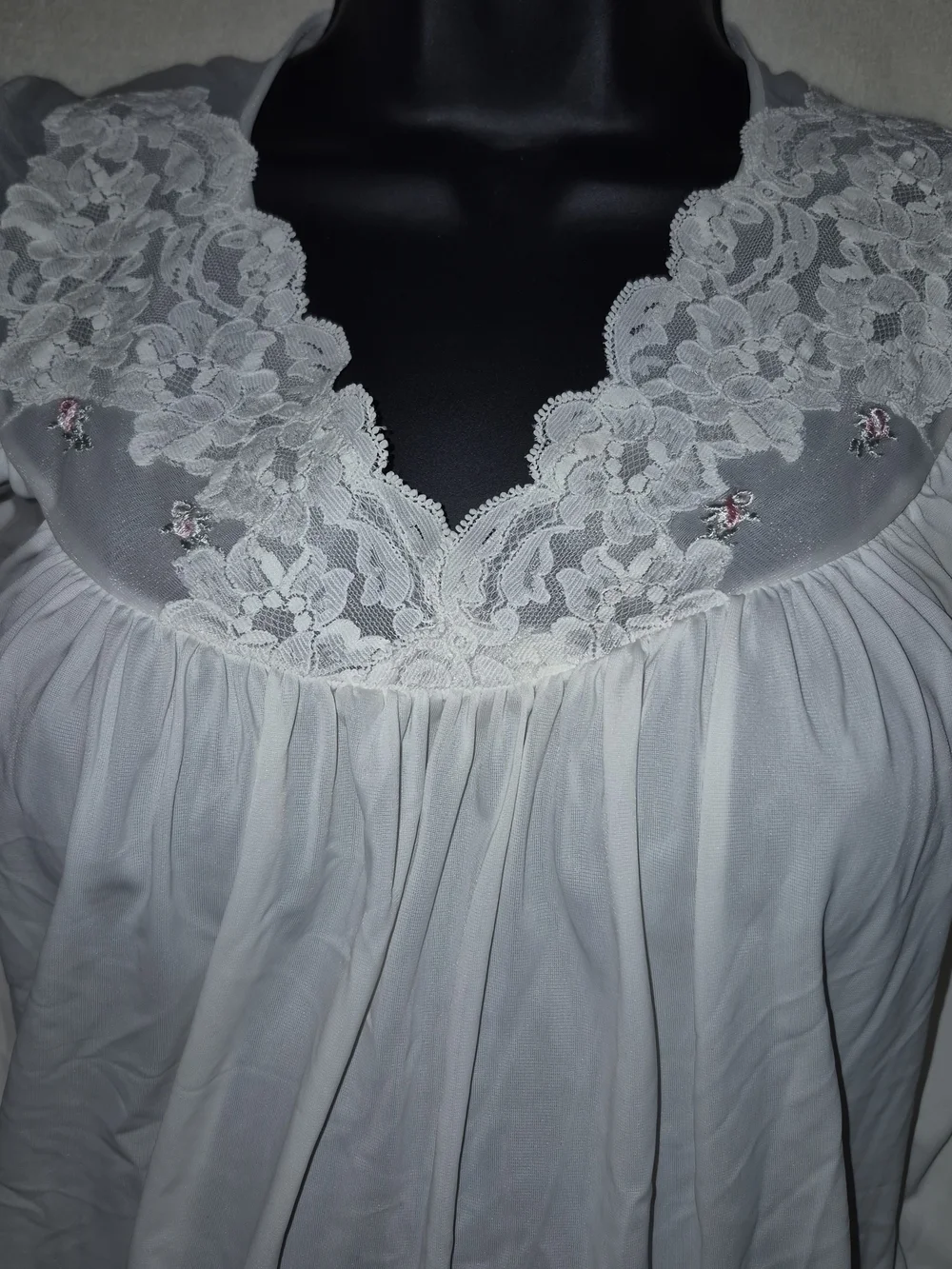 Vintage Shadow Line Medium White Lace-Trim Embroiderd Flowers Nightgown - Picture 2 of 11